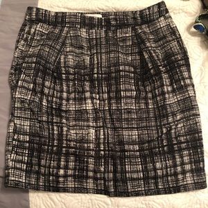 Black and White Loft skirt with pockets